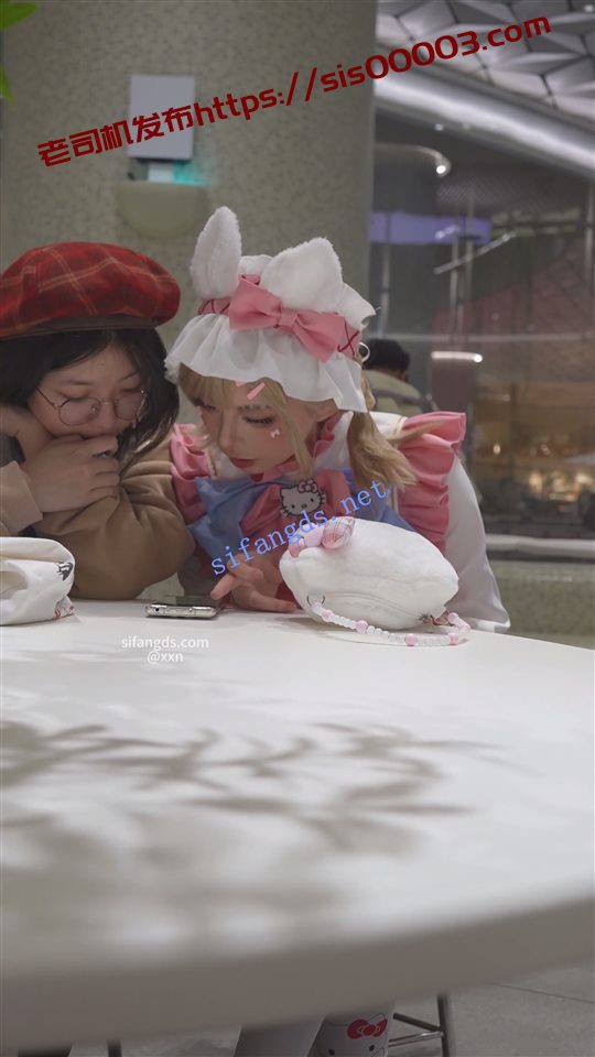 【xxn-315】第五人格cos萌妹拍抖音..蕾丝边黄内+桌下视角【1V】【1.31G】 7