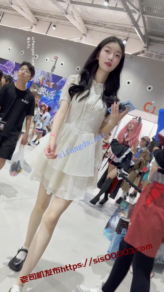 【KFC】白色长裙学生妹独自逛街·白色内内前后CD【1V】【738M】 10