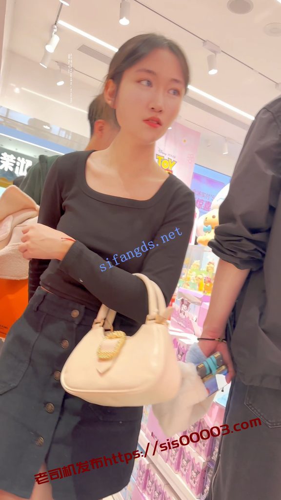 【KFC】短裙学生妹酷似许家印·0D肉丝白内·翘起屁股拍超清CD【1V】【309M】 2