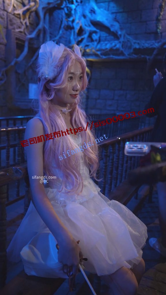 (BC-SSS-092)蕾丝裙美女拍照..趁乱开闪CD..强光照亮粉色内裤【1V】【630M】 10