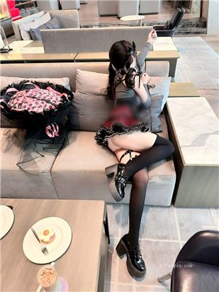 推特新晋顶级COS 希尔薇 11月最新VIP福利裸舞自慰娇喘 滑嫩 12