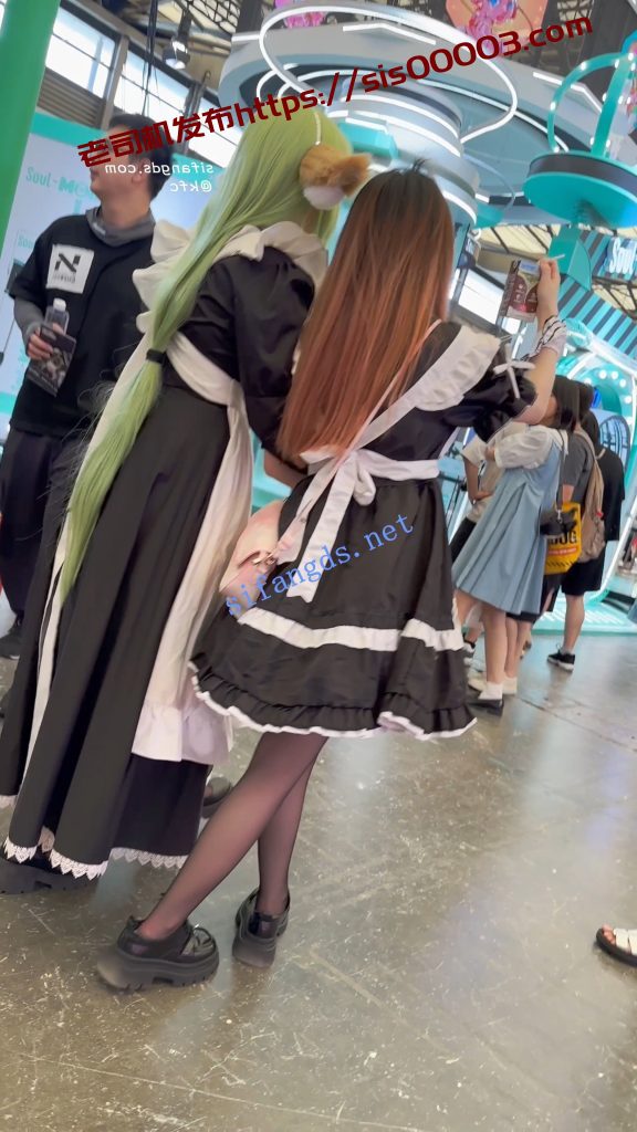 【KFC】女仆裙学生妹和闺蜜逛街拍照·吊带丝袜粉色内内性感【256M】 7