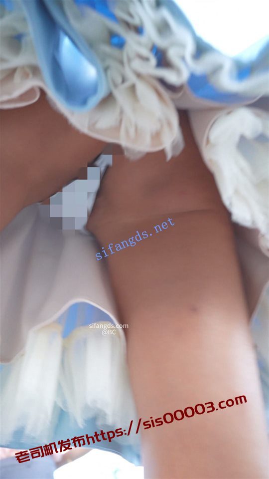 (BC-SSS-090)吊带公主裙姐妹..半蹲拍照被CD..竟然都穿丁字裤【1V】【959M】 10