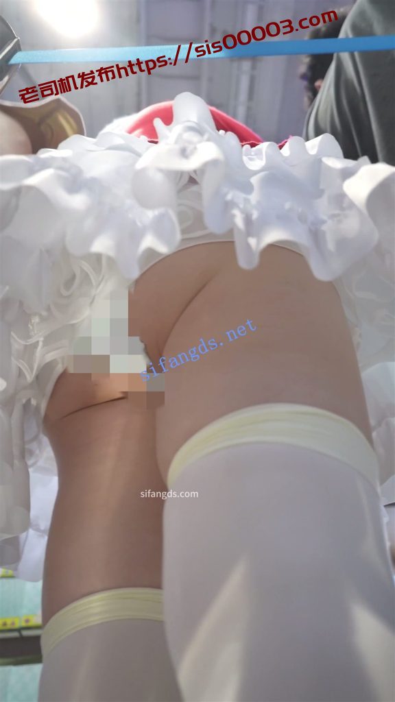 【xxn-313】路人女主cos小姐姐..护栏反光照亮蕾丝边内裤【1V】【346M】 6