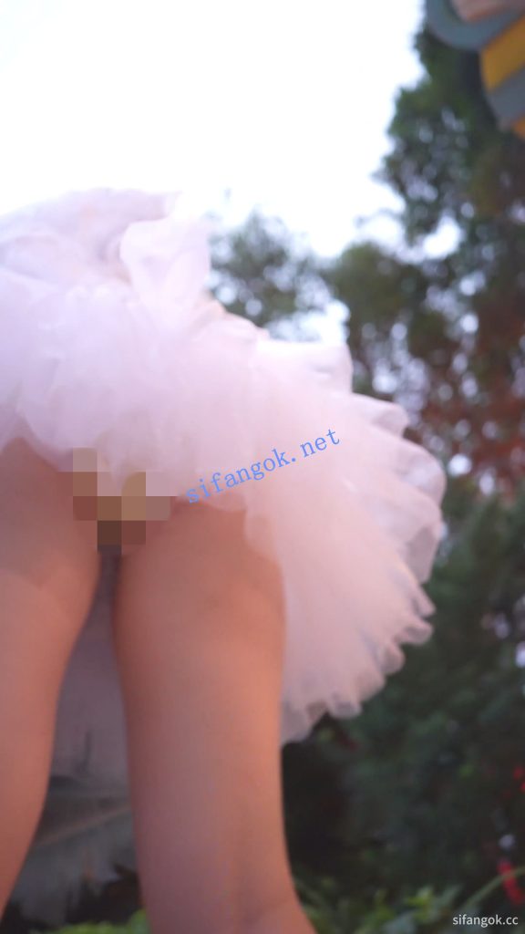 (BC-AA-626)蕾丝婚纱裙美女看演唱会..跟拍CD开灯照亮浅黄内【1V】【429M】 7