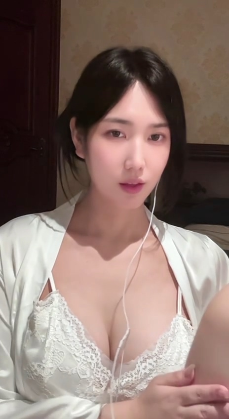 网红 小羽ASMR 木瓜巨乳 露脸露点 口交 揉胸自慰 最大尺度【1V】【93.9M】 4