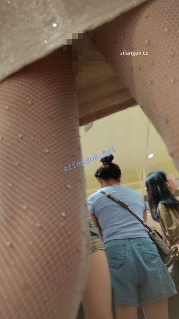 付模版【CSCD】白色闪钻渔网袜美女和闺蜜逛街，白色内内【1V】【722M】 6