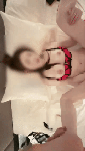 【重磅】推特顶级反差女神【一只顶美】高价付费群超极品02 7