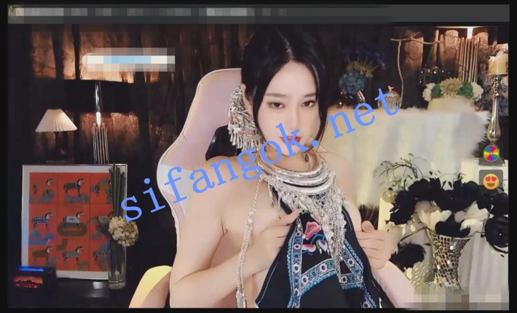 【ST】❤️顶级美女Aurora_-77 200币苗族服装阳具喷水 开票大秀【1V】【2.11G】 1