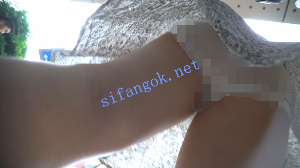 （空城原创）路边等车的宽松连衣裙小少妇，米白微透N前后C【1V】【391M】 1