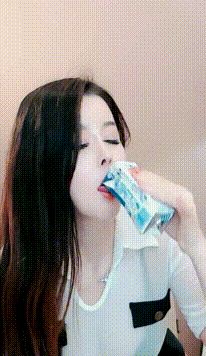 虎牙 维娜【露乳晕，摸B自慰，口爆黄瓜】大尺度定制合集【10V】【1.18G】 20