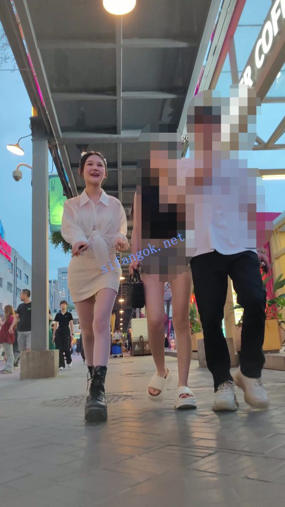 付模版【CSCD】白色闪钻渔网袜美女和闺蜜逛街，白色内内【1V】【722M】 5