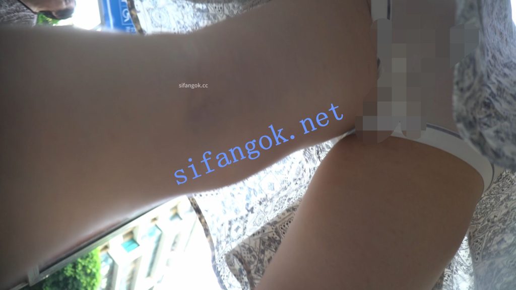 （空城原创）路边等车的宽松连衣裙小少妇，米白微透N前后C【1V】【391M】 3