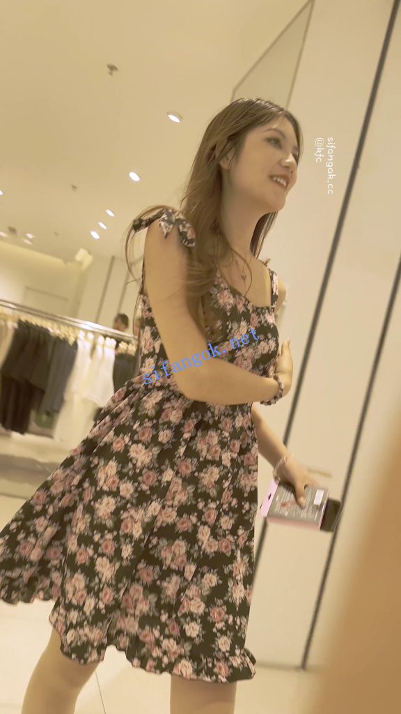 【KFC】混血学生妹跟着男友买衣服·碎花裙肉丝袜白内前后CD【1V】【434M】 8