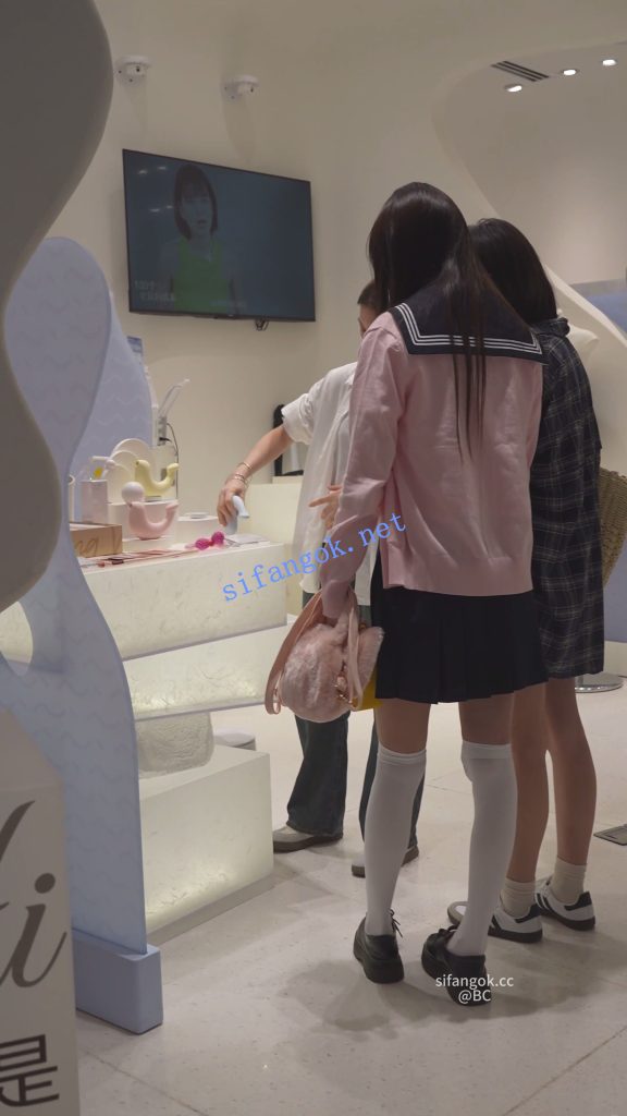 (BC-SSS-102)外纯内骚jk商场买跳蛋..窄内阴唇侧露毛没刮干净【1V】【1.09G】 2