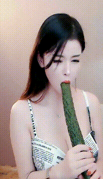 虎牙 维娜【露乳晕，摸B自慰，口爆黄瓜】大尺度定制合集【10V】【1.18G】 36