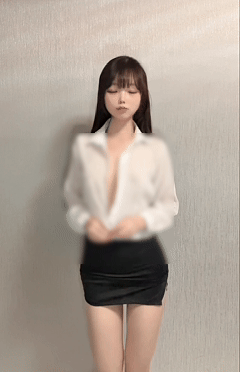 推特极品反差萌妹 小粉喵 真金定制裸舞动感可爱宅舞美翻了 11