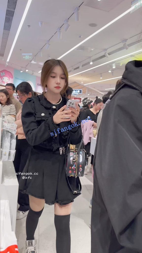 【KFC】短裙女大学生逛街购物❤️过膝袜套肉色丝袜黑内【1V】【573M】 6