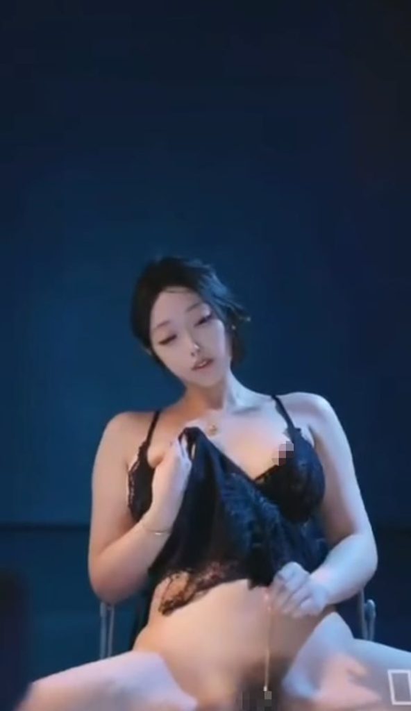 【抖音】 水水 掰逼自慰多视角裸舞5V【5V】【195M】 7 【抖音】 水水 掰逼自慰多视角裸舞5V【5V】【195M】 7