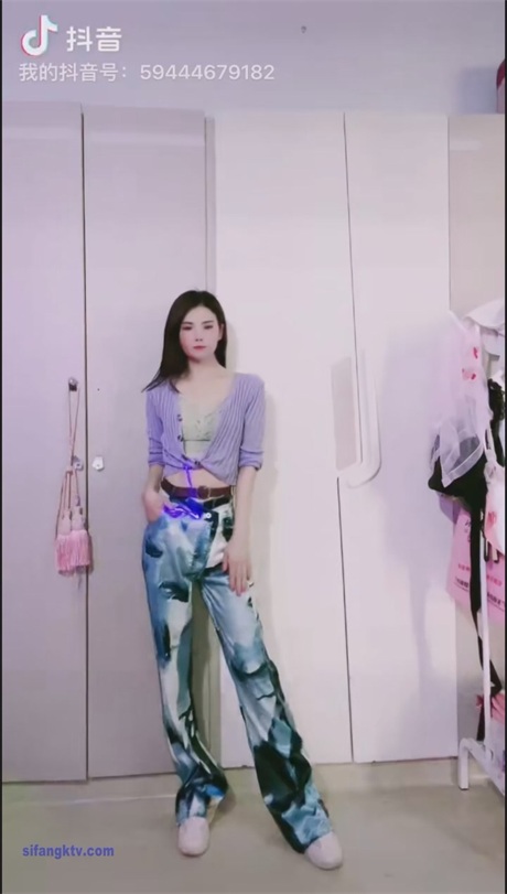 ❣️推荐❣️抖音颜值嫩妹【aimi】裸舞诱惑，大尺度掰逼展示，道具自慰高潮，开腿插穴已经成为习惯【37V】【4.35G】 1