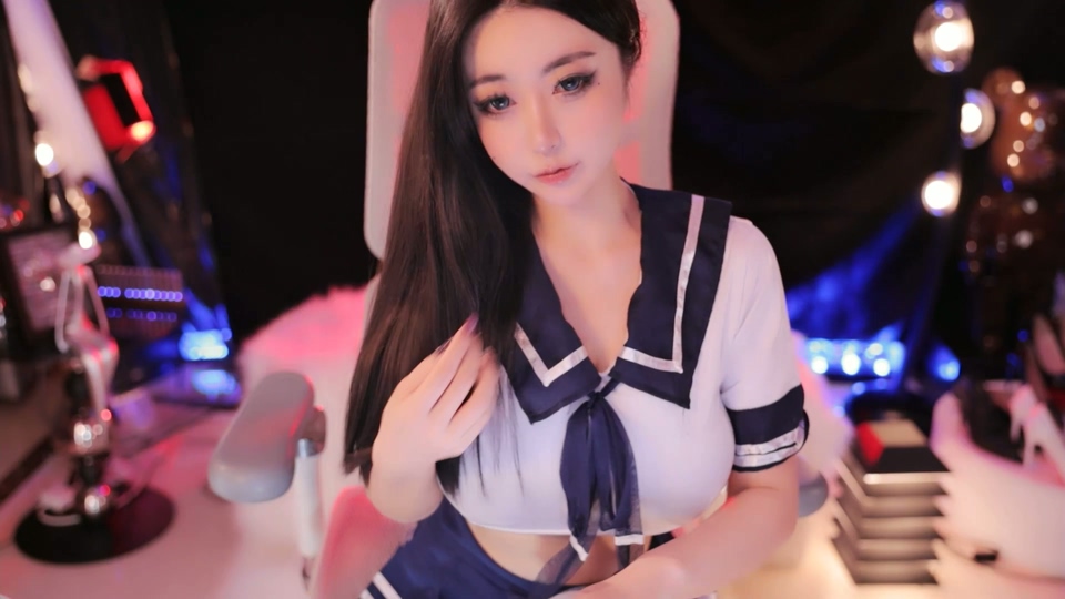 网易CC小燃燃付费抖奶怼臀诱惑骚舞 无水收藏版【8V】【5.87G】 1