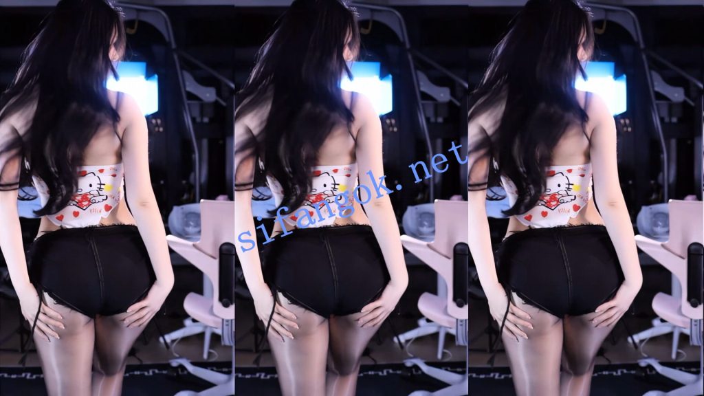 【虎牙】小酒窝翁馨 最新擦边骚舞8V，肥臀勒出三角短裤【8V】【898M】 15