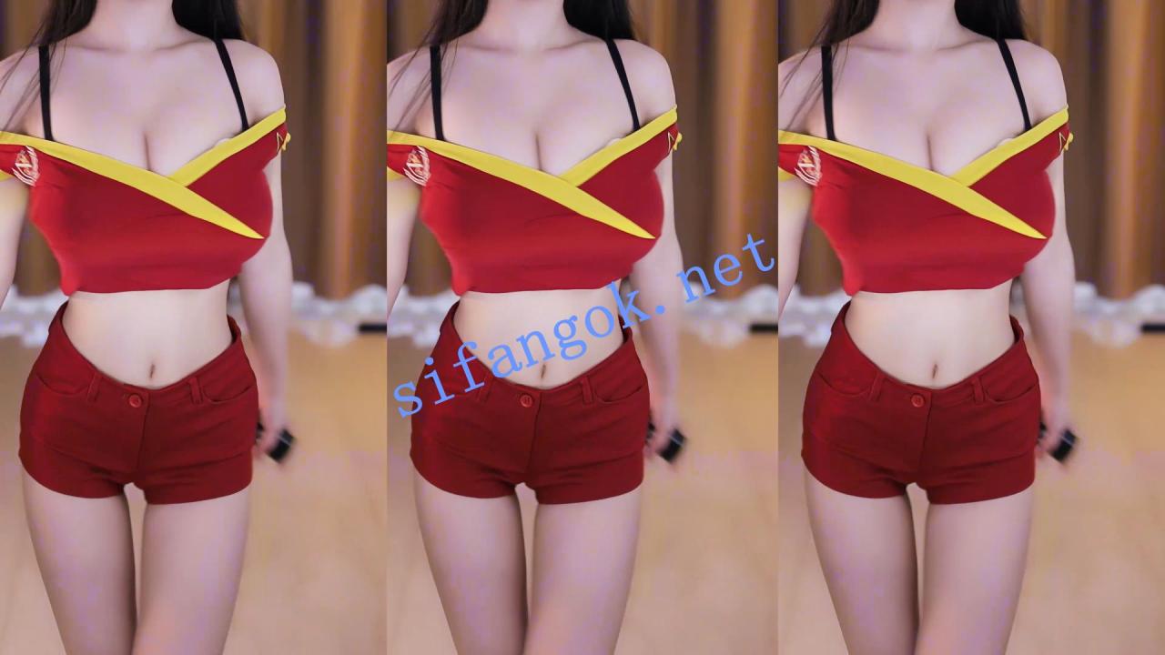 【斗鱼】谁的小棉袄呢 新年大礼包第3弹 超火高定新10V【10V】【1.36G】 18