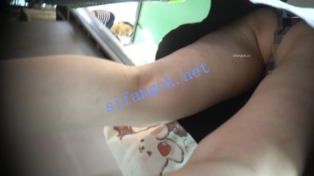 (空城原创)娃娃脸黑裙美少妇逛超市,黑窄N夹进臀缝【1V】【389M】 2 (空城原创)娃娃脸黑裙美少妇逛超市,黑窄N夹进臀缝【1V】【389M】 2