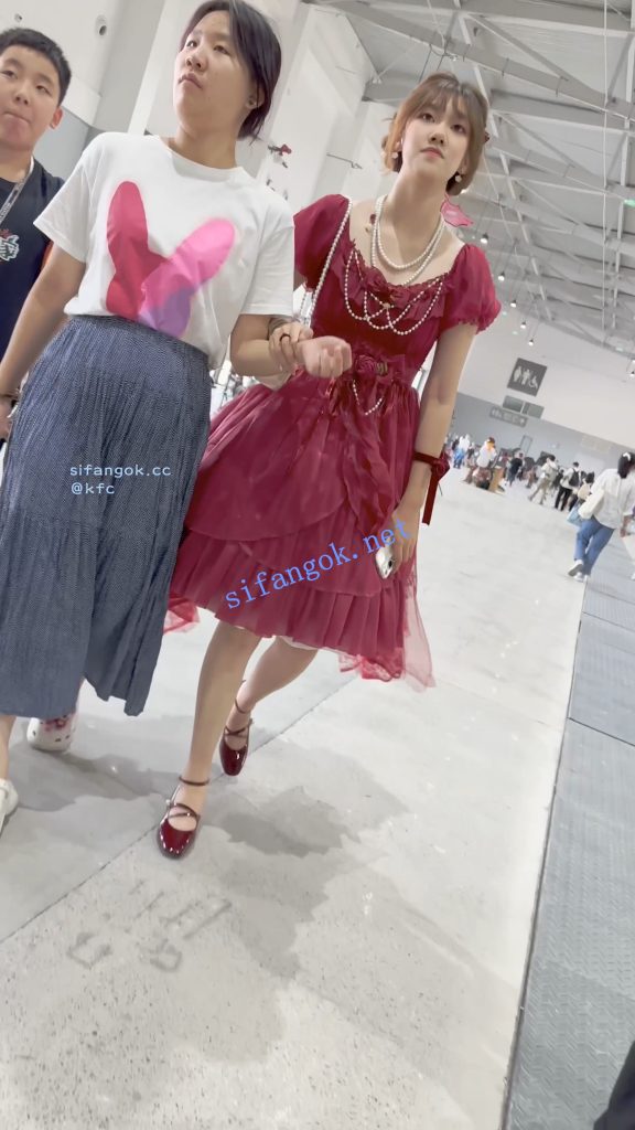 【KFC】学生妹跟着妈妈弟弟逛街·红色长裙白色一次性内微透【1V】【890M】 5 【KFC】学生妹跟着妈妈弟弟逛街·红色长裙白色一次性内微透【1V】【890M】 5