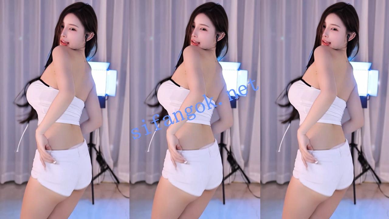 【斗鱼】谁的小棉袄呢 新年大礼包第3弹 超火高定新10V【10V】【1.36G】 25