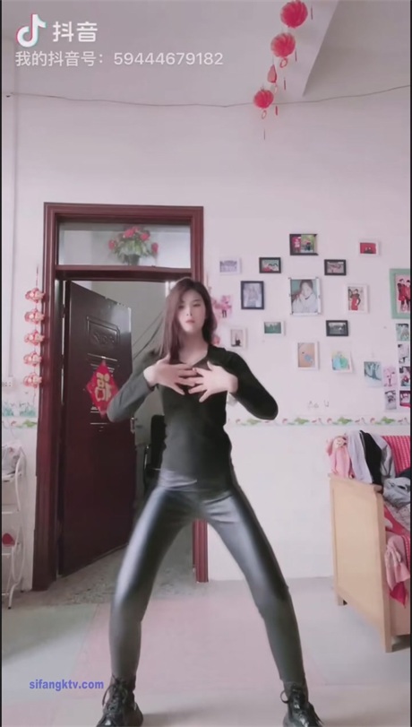 ❣️推荐❣️抖音颜值嫩妹【aimi】裸舞诱惑，大尺度掰逼展示，道具自慰高潮，开腿插穴已经成为习惯【37V】【4.35G】 3