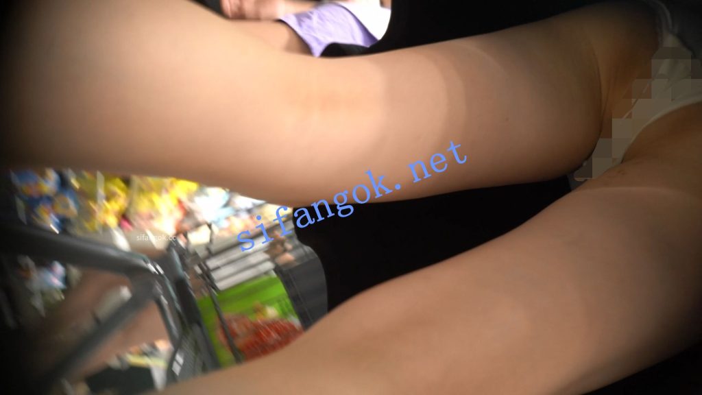 （空城原创）黑裙少妇和家人逛超市，微透白N包裹肉臀【1V】【278M】 5