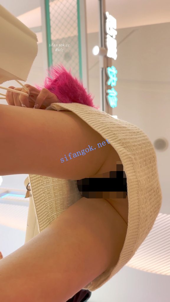 【KFC】身材极品的美女·包臀裙黑内·路过大哥都回头看一眼【1V】【442M】 8