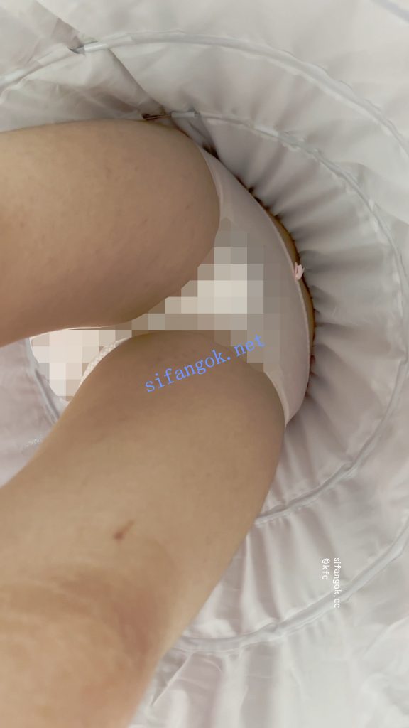 【KFC】学生妹跟着妈妈弟弟逛街·红色长裙白色一次性内微透【1V】【890M】 1 【KFC】学生妹跟着妈妈弟弟逛街·红色长裙白色一次性内微透【1V】【890M】 1