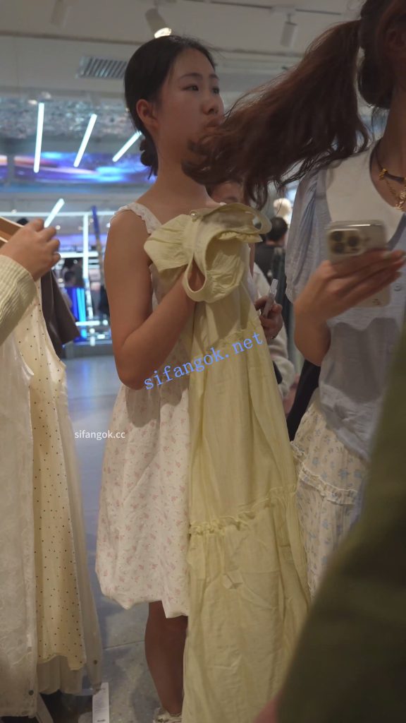 (BC-AA-641)服装店CD两位试裙子的小姐姐..条纹浅绿内和粉内【1V】【295M】 6