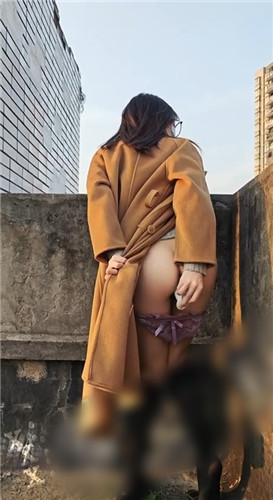 抖音 推特骚姬 桃桃子一个 自慰露出 疯狂插穴流出白色粘液【10V】【421M】 4