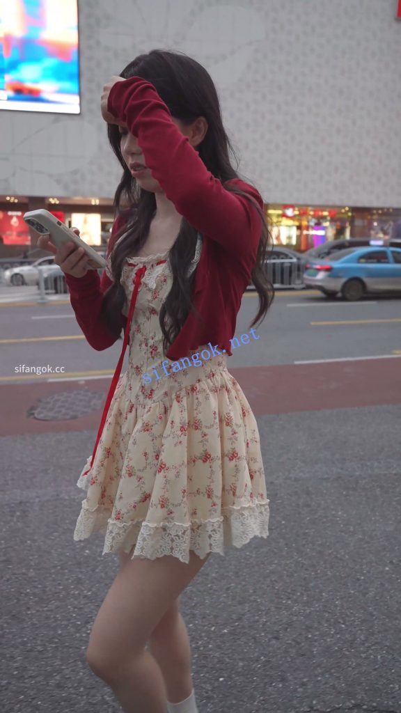 (BC-AA-648)超短蕾丝花裙小姐姐..裙摆被吹起露内裤..正面黑…【1V】【870M】 8 (BC-AA-648)超短蕾丝花裙小姐姐..裙摆被吹起露内裤..正面黑…【1V】【870M】 8