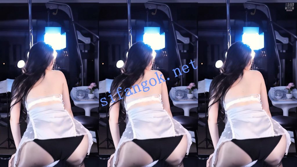 【虎牙】小酒窝翁馨 最新擦边骚舞8V，肥臀勒出三角短裤【8V】【898M】 2