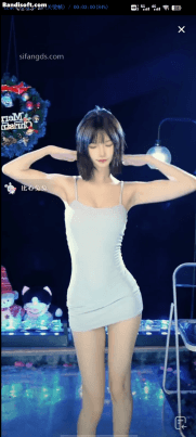 【抖音 AA】极品长腿萌妹 超短裙极限露内骚舞 很顶很诱惑【29V】【2.2G】 10