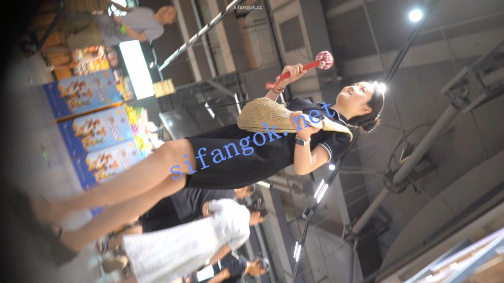 (空城原创)娃娃脸黑裙美少妇逛超市,黑窄N夹进臀缝【1V】【389M】 7 (空城原创)娃娃脸黑裙美少妇逛超市,黑窄N夹进臀缝【1V】【389M】 7