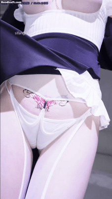 【一小央泽】贞洁祷告 极品巨乳女神性感白丝丁字裤 大尺度 3