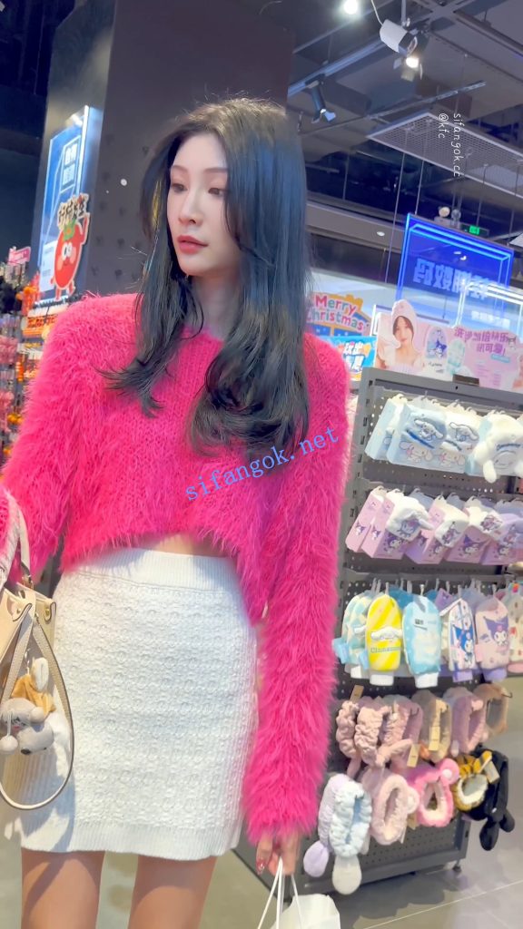 【KFC】身材极品的美女·包臀裙黑内·路过大哥都回头看一眼【1V】【442M】 1