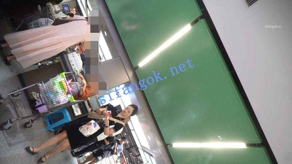 (空城原创)娃娃脸黑裙美少妇逛超市,黑窄N夹进臀缝【1V】【389M】 3 (空城原创)娃娃脸黑裙美少妇逛超市,黑窄N夹进臀缝【1V】【389M】 3