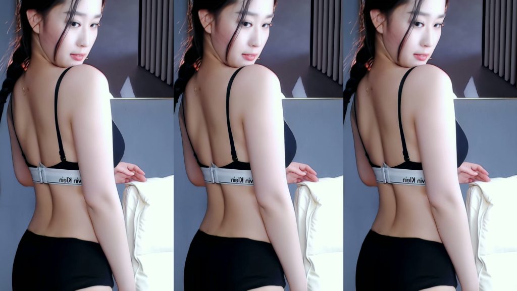 网易cc 坷坷 大尺度骚舞 无水印收藏版【2V】【600M】 3