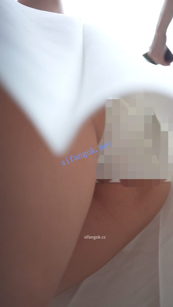 (BC-AA-645)白裙少妇景点弯腰拍照贴镜头..一路跟拍纯白色内裤【1V】【220M】 5