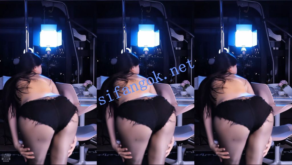 【虎牙】小酒窝翁馨 最新擦边骚舞8V，肥臀勒出三角短裤【8V】【898M】 12