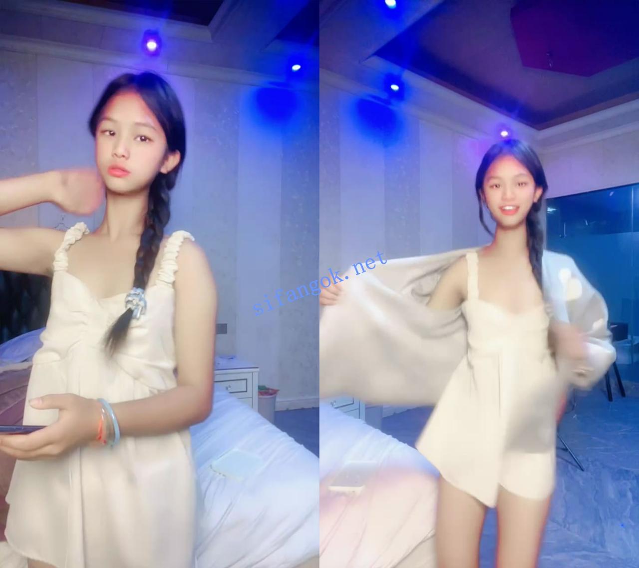 ██【活泼的安欣】小妹妹下海直播，露奶露逼赚点过年费 1