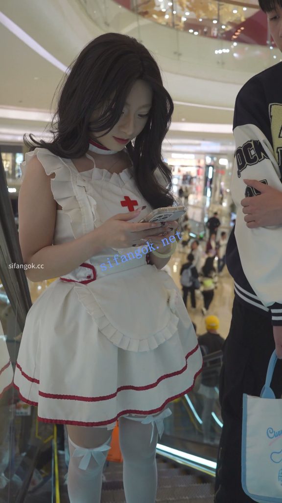 (BC-AA-643)小姐姐刚上大学..护士装逛商场扶梯前后CD微透白内【1V】【289M】 6