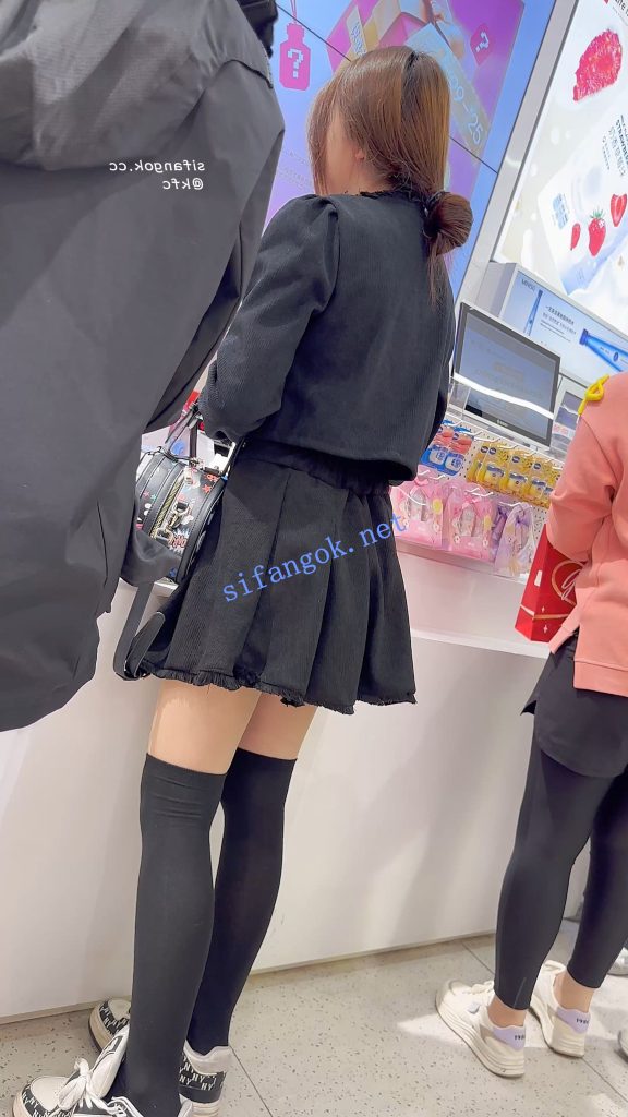 【KFC】短裙女大学生逛街购物❤️过膝袜套肉色丝袜黑内【1V】【573M】 8