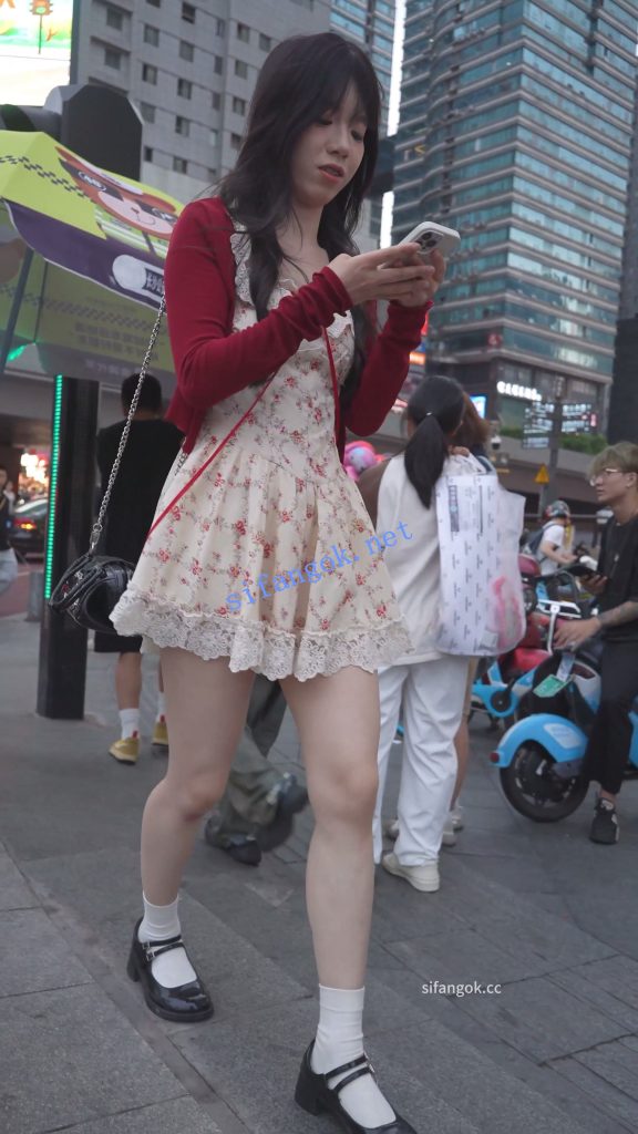 (BC-AA-648)超短蕾丝花裙小姐姐..裙摆被吹起露内裤..正面黑…【1V】【870M】 7 (BC-AA-648)超短蕾丝花裙小姐姐..裙摆被吹起露内裤..正面黑…【1V】【870M】 7